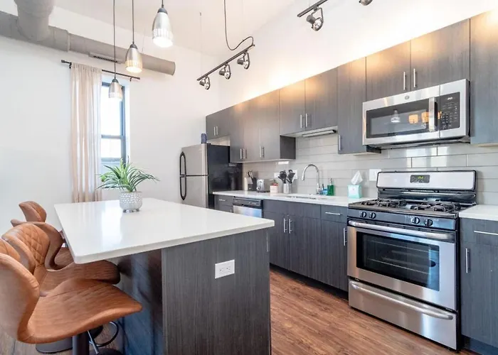 Mccormick Place 3br/2ba/optional Parking Apartment *