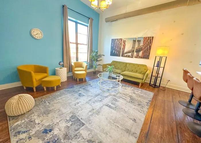 Mccormick Place 3br/2ba/optional Parking Apartment