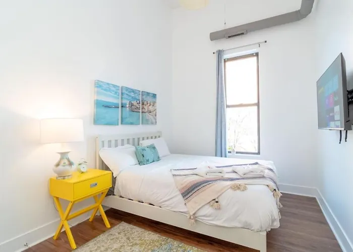 Mccormick Place 3br/2ba/optional Parking *